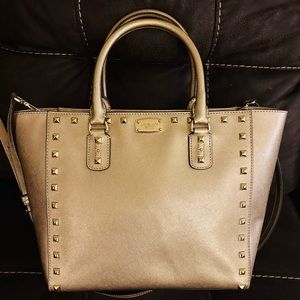 New Large Michael Kors Saffiano Stud Pale Gold Shoulder Bag Purse